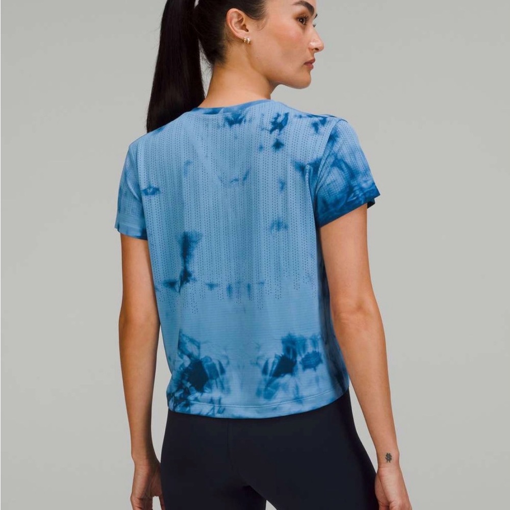Lululemon Athletica Blue Tie-Dye Short Sleeve Tee
